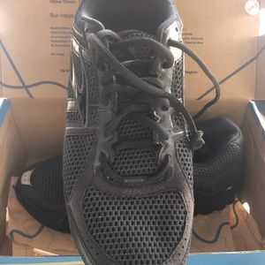 Brooks Size 10